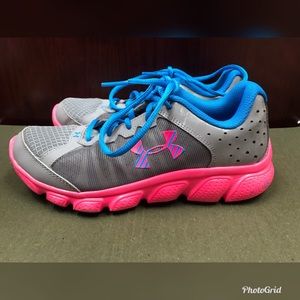Girls Under Armour shoes size 4
